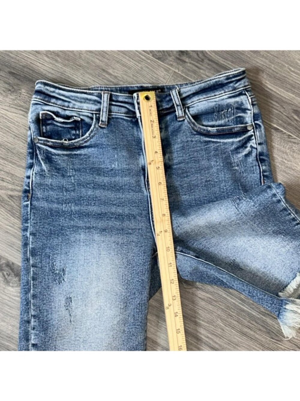 Judy Blue Shorts Womens M Denim Bermuda Distressed Frayed Hem Stretch JB150030 - Picture 10 of 11